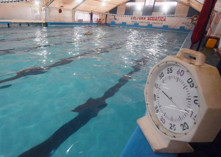 Temperley cuenta con un natatorio de lujo. Climatizado en invierno y abierto en verano para los socios. (Foto: Juan José García)