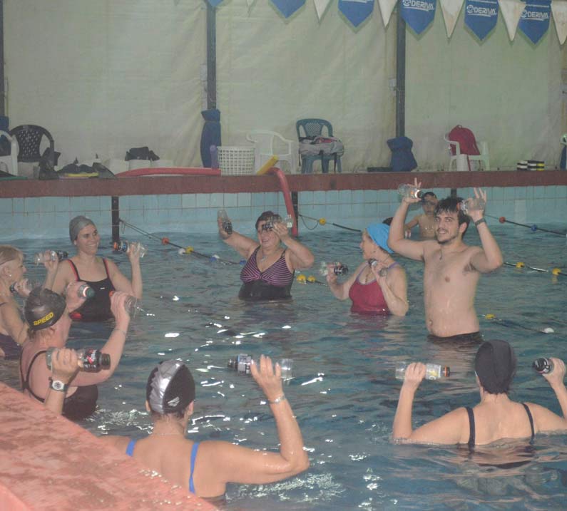 En el natatorio del club se realizan diversas actividades. Entre ellas, aquagym.