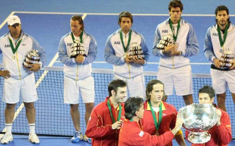 Frustración. En 2011, Del Potro y Nalbandian sufrieron a España en Sevilla. 