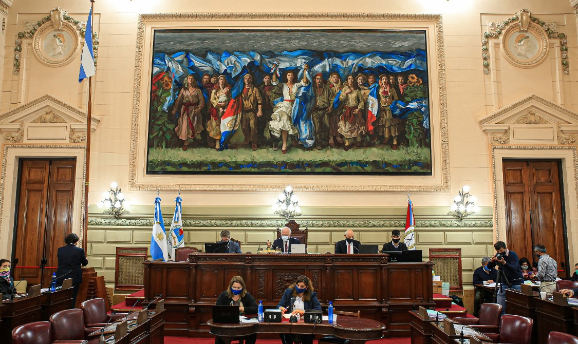 Con los votos del Frente Progresista, el gobierno de Perotti se aseguró la ley tributaria