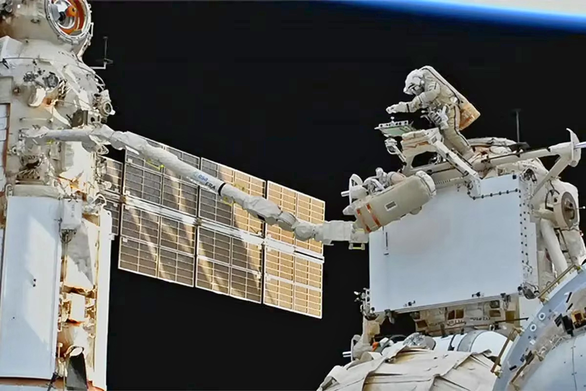 ESTACION-ESPACIAL-CAMINATA
