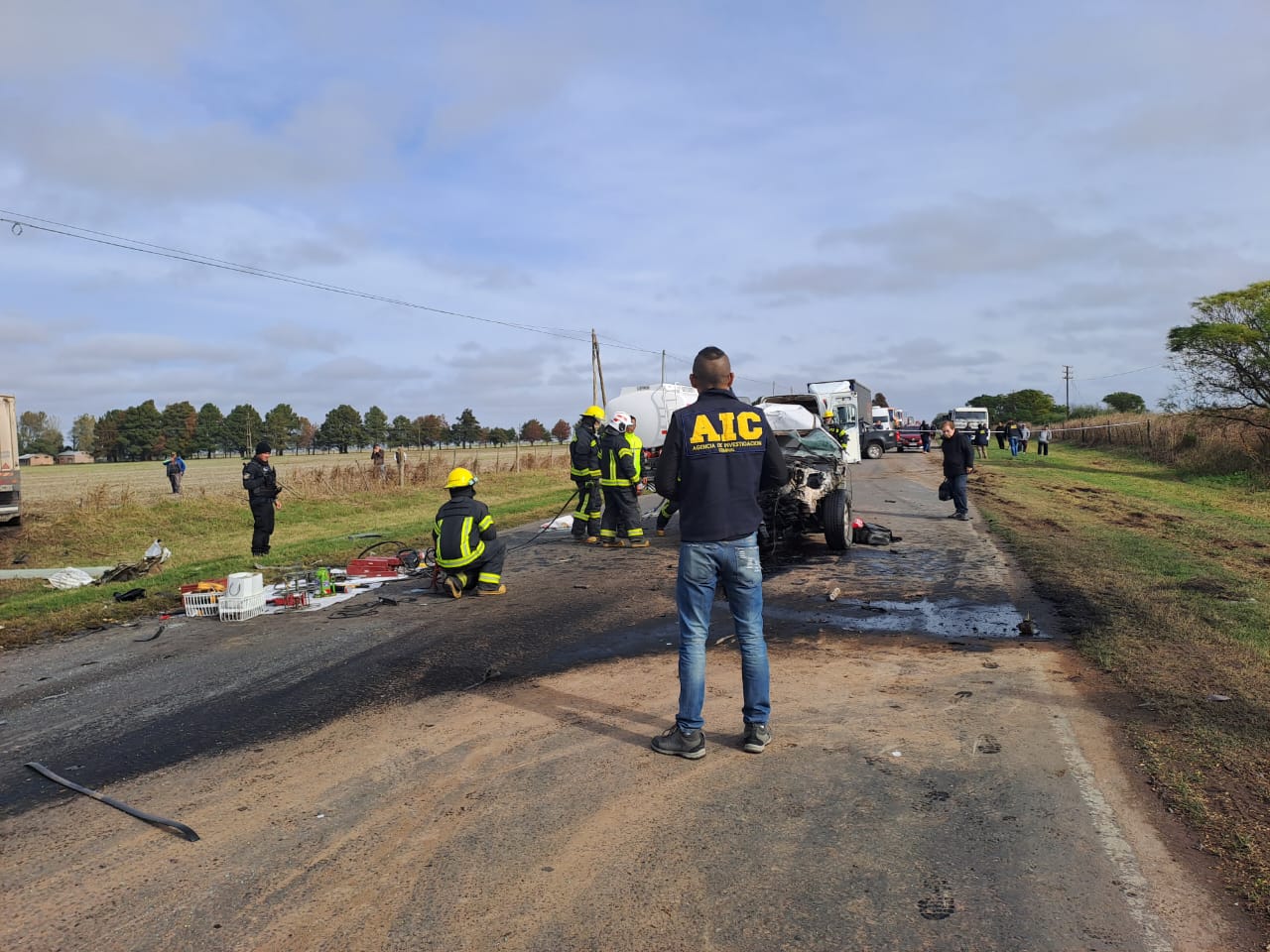 Una camioneta chocó de frente contra un camión en la ruta 33: el ...