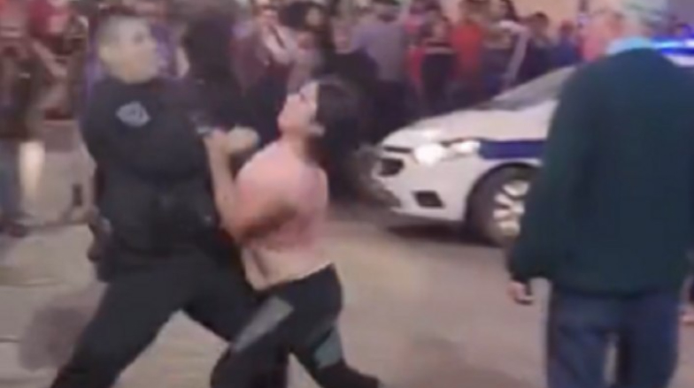 Video: una mujer borracha, a las trompadas con un policía en Jujuy – Diario  El Ciudadano y la Región