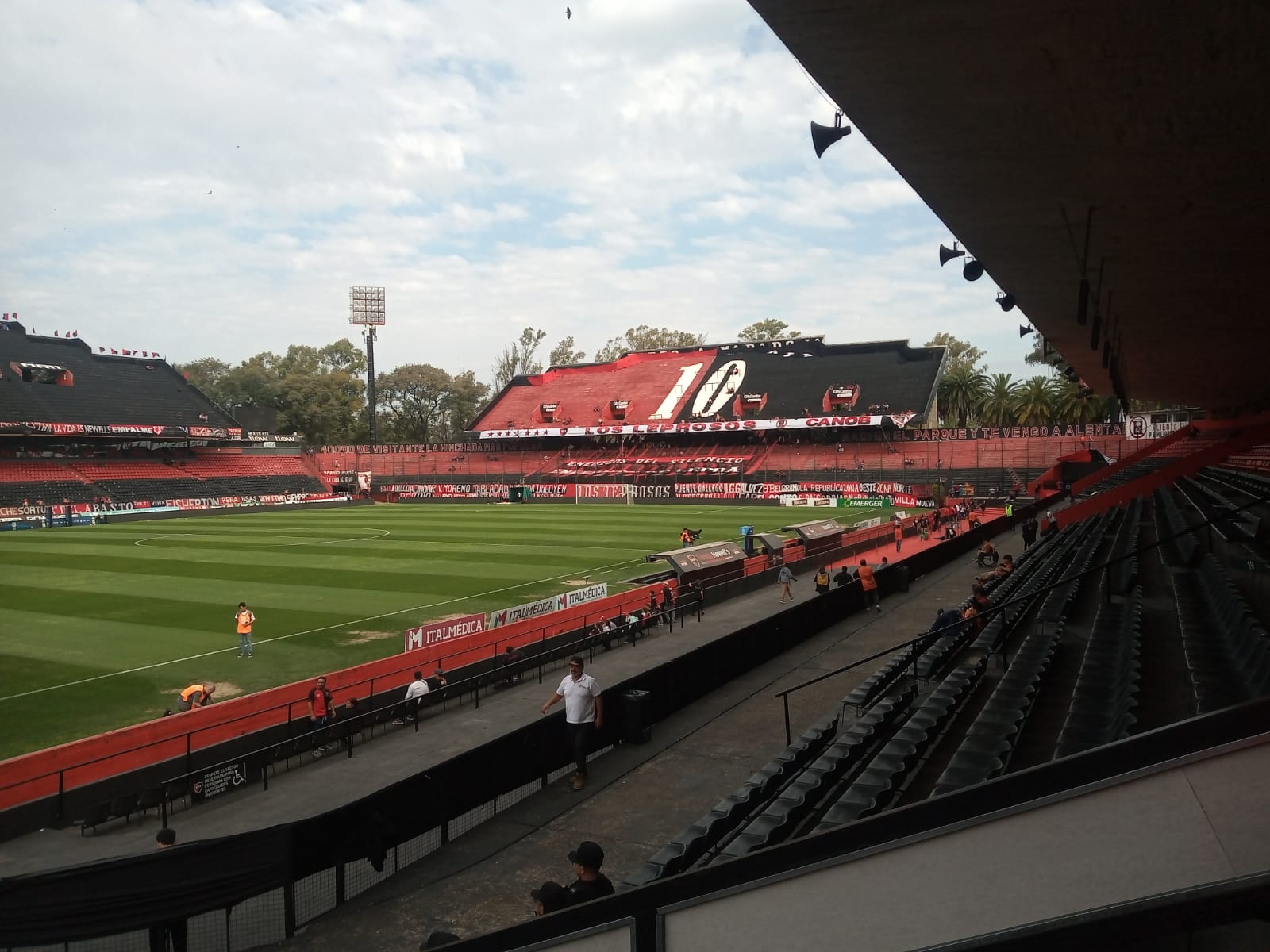 El Clásico de reserva se juega el lunes a las 11 en el Coloso a puertas