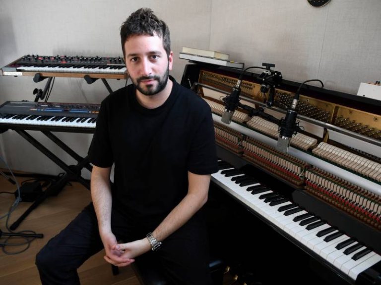 Nico Cotton en una nueva carrera por ser el productor del año en los Grammy Latinos Diario El