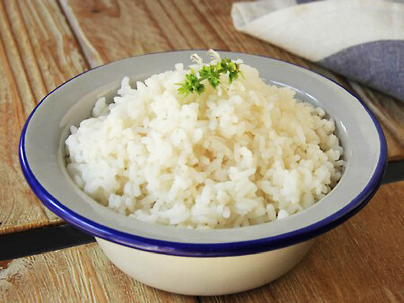 Comer arroz caliente podría ser perjudicial para la salud ¿por qué