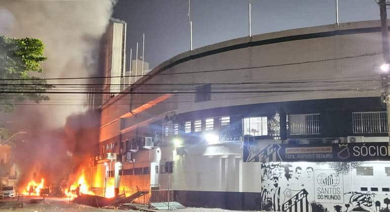 Arde San Pablo tras el descenso del Santos: incendios y destrozos en las  calles – Diario El Ciudadano y la Región