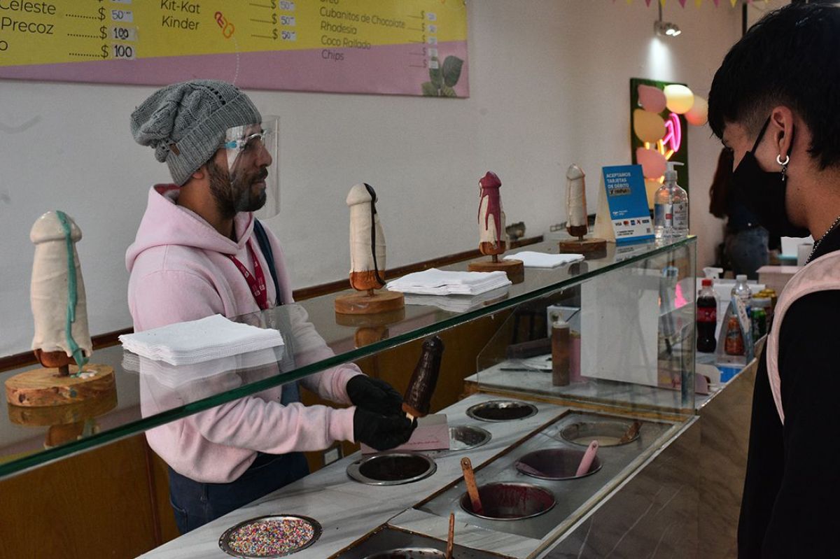 VerGotas el local de waffles con forma de pene que lleva 14 días clausurado y no logra reabrir