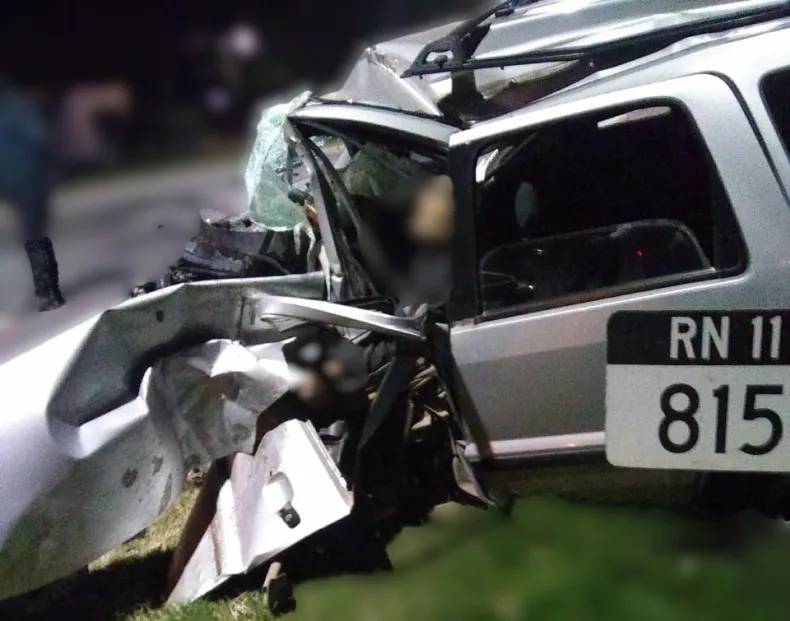 Un muerto tras un choque frontal entre un auto y un colectivo en el ...